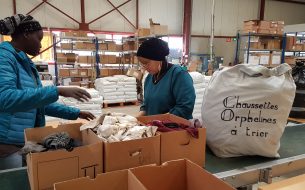 Formation pour l’insertion professionnelle grâce à la collecte de chaussettes orphelines