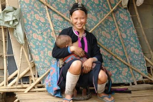 8 petites mains pour le développement de 13 villages en besoin