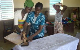 Formation technique de tissage et de teinture pour les femmes de Tangasgo au Burkina Faso