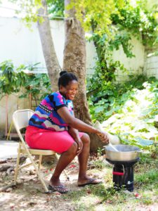 Favoriser l'accès à des solutions de cuisson propres, modernes et efficaces pour les restauratrices de rue