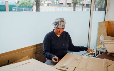 Provide housing, social and professional inclusion of women. Funded by cardboard box recycling workshops