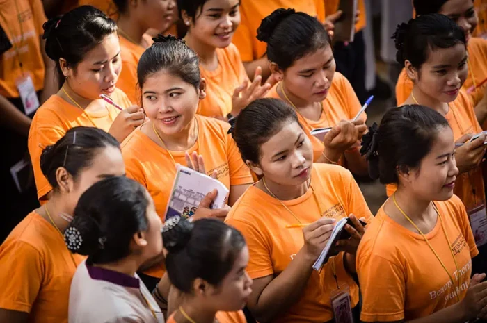 Provide young females from poverty, with catering and hospitality skills, allowing them to strengthen their role in the industry and in agro-ecological practices