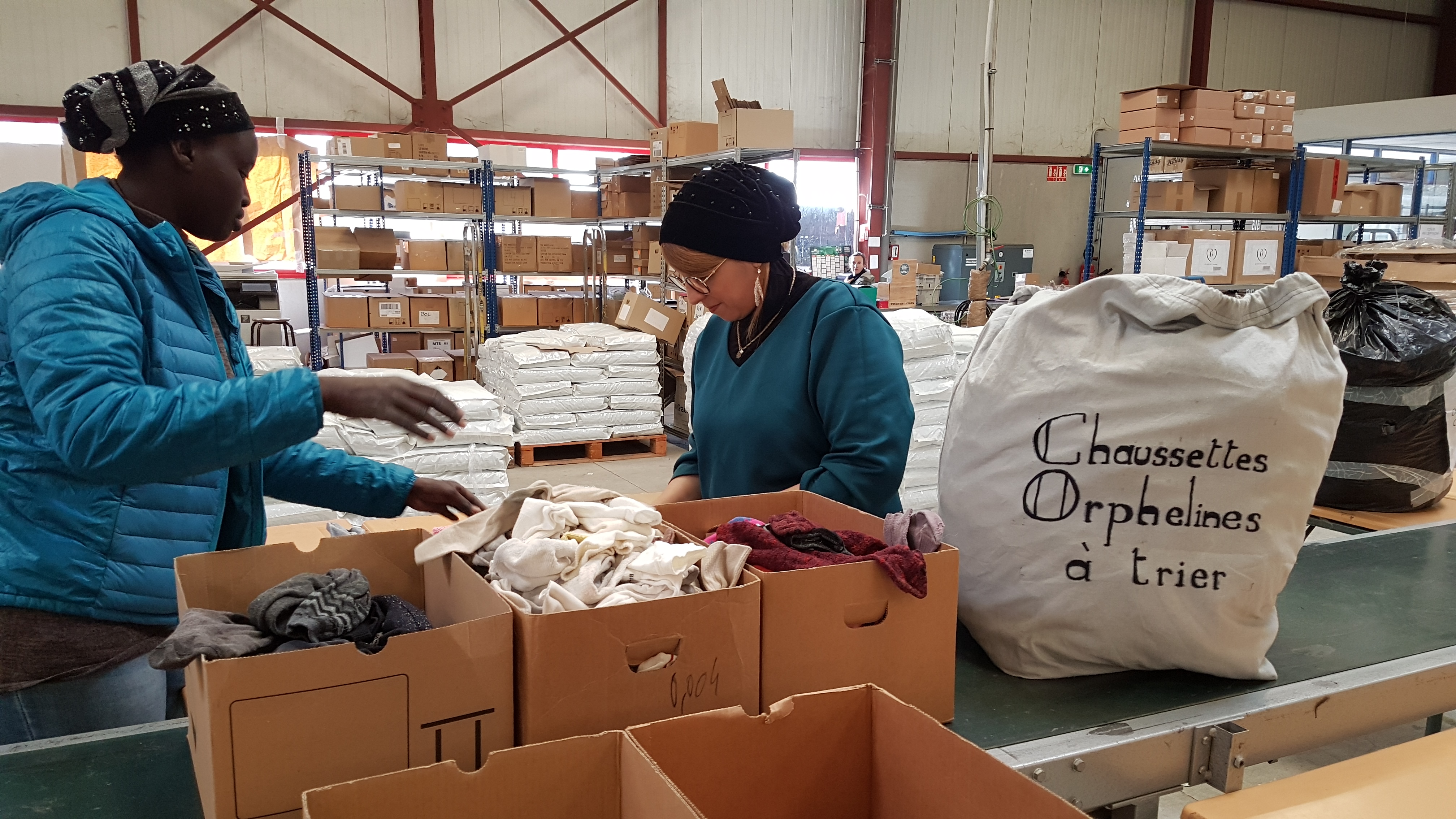Formation pour l’insertion professionnelle grâce à la collecte de chaussettes orphelines