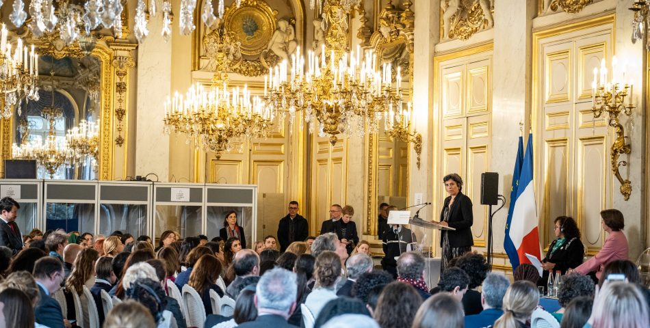 Le prix Simone Veil 2023 remis par Catherine Colonna, Ministre de l'Europe et des Affaires étrangères de France et Sophie Pouget, déléguée générale de la fondation